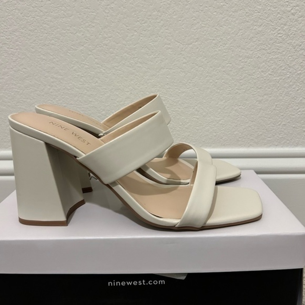 Nine West ivory double band slide heal. Size 11